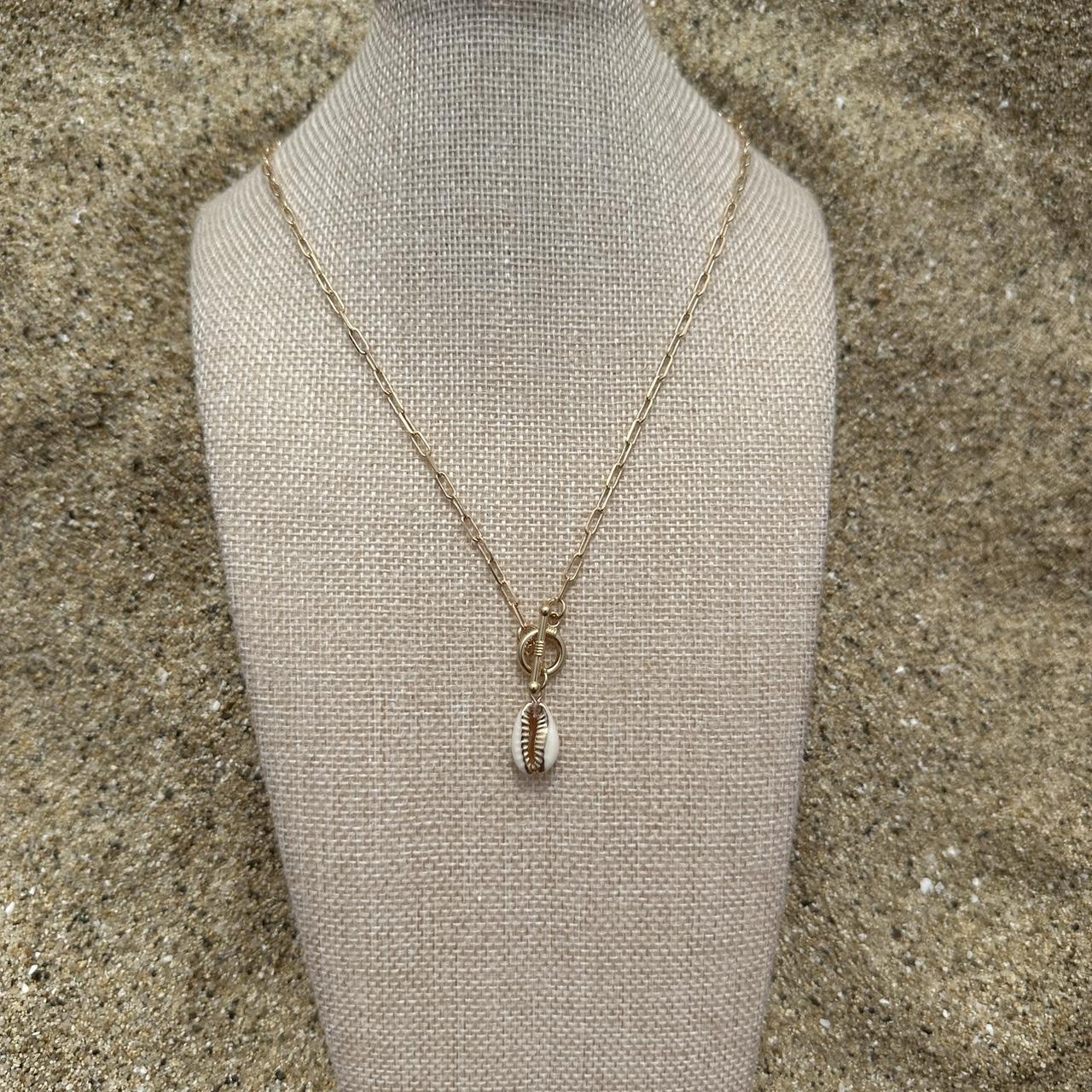 Circle Clasp Shell Necklace