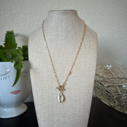 Circle Clasp Shell Necklace