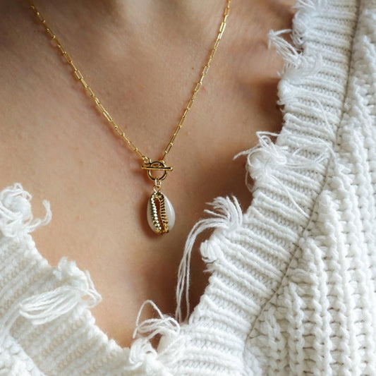 Circle Clasp Shell Necklace